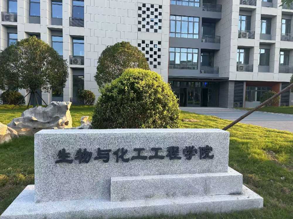 张湾区扬州职业大学体育场高杆灯项目